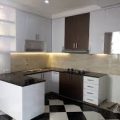 <strong>Eksklusif dan Fungsional: Kitchen Set Minimalis Blokmin dengan Sentuhan Woodgrain di Talagasari, Karawang</strong>