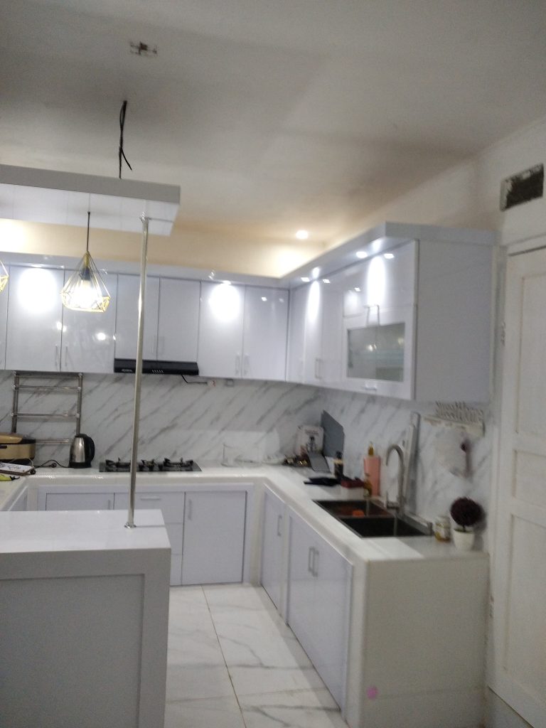 Kitchen Set Minimalis dari I Want Furniture untuk Hunian Modern di Cilamaya Wetan, Karawang