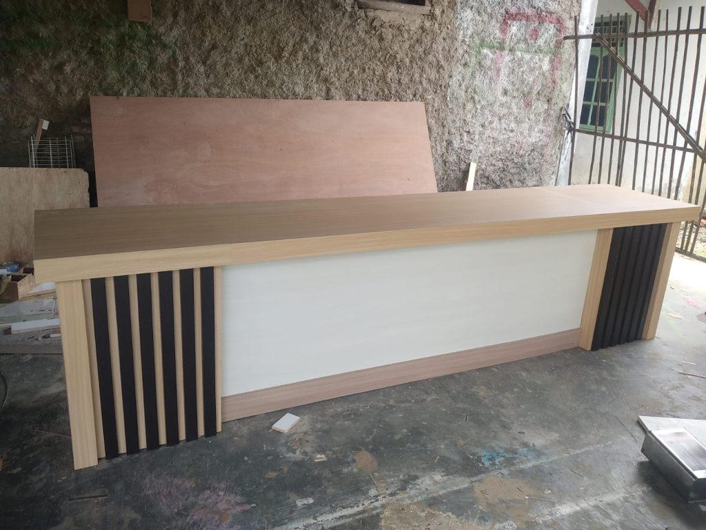 <strong>Menghadirkan Kualitas Terbaik: Jasa Pembuatan Meja Kantor dan Lainnya di Purwakarta, Subang, dan Karawang</strong>
